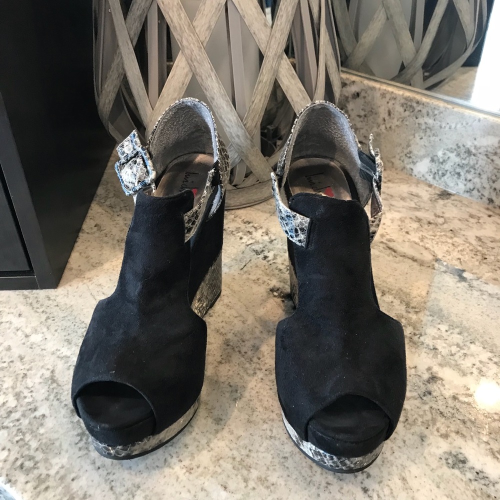 Black Wedges