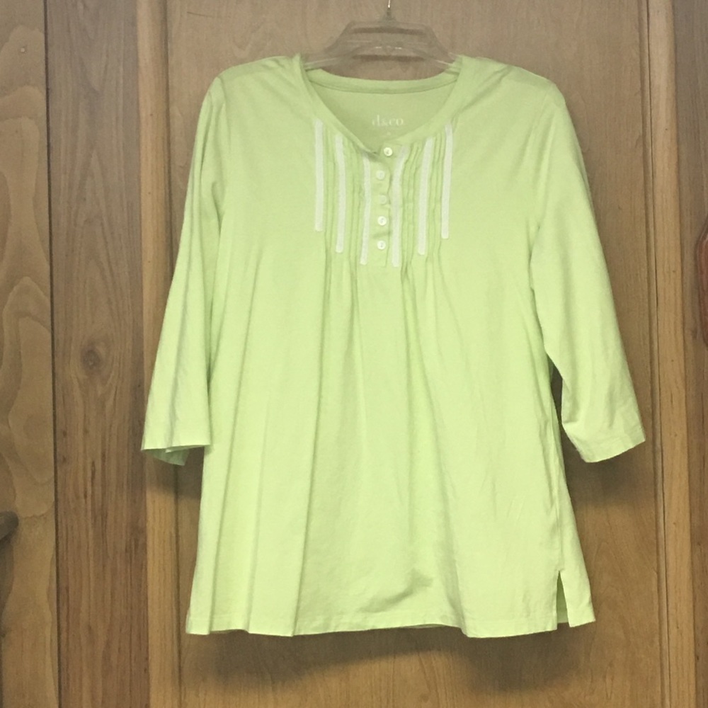 Lime green 3/4 length top.