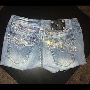 Miss Me rhinestone shorts 💎