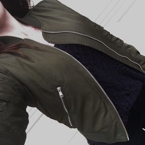 ⬛️⬜️ TOPSHOP olive green bomber jacket ⬜️⬛️