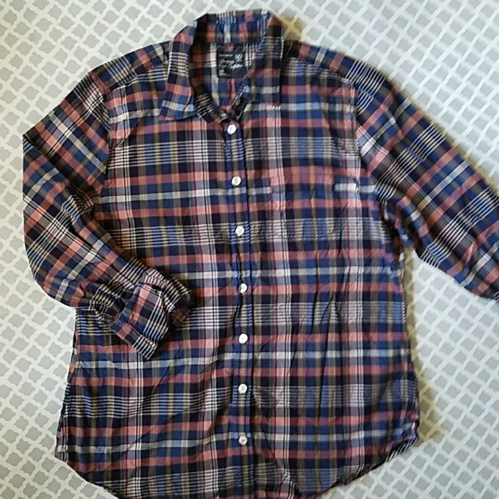 American Eagle AE light weight button down