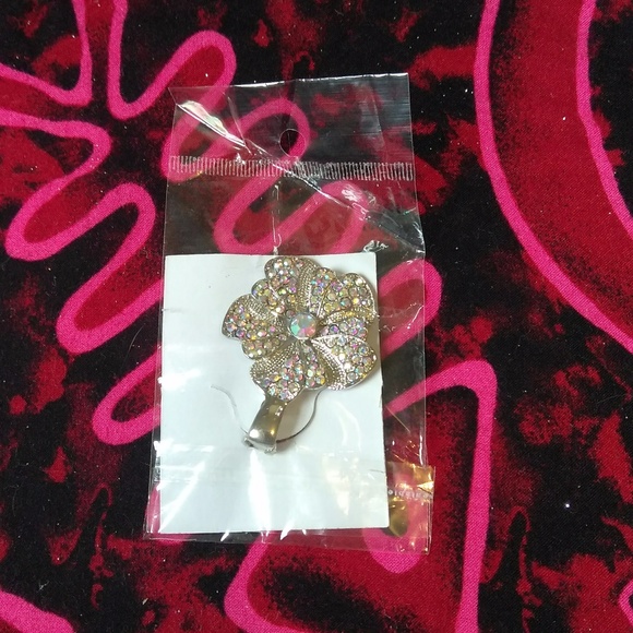 😺🆕 New Fashion Jewelry Clip - Flower Shape - Picture 2 of 3