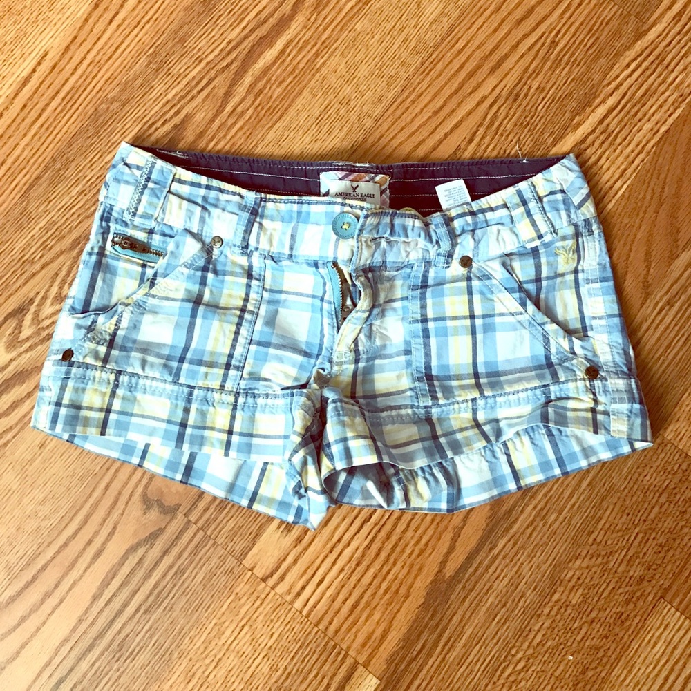 American Eagle blue plaid shorts