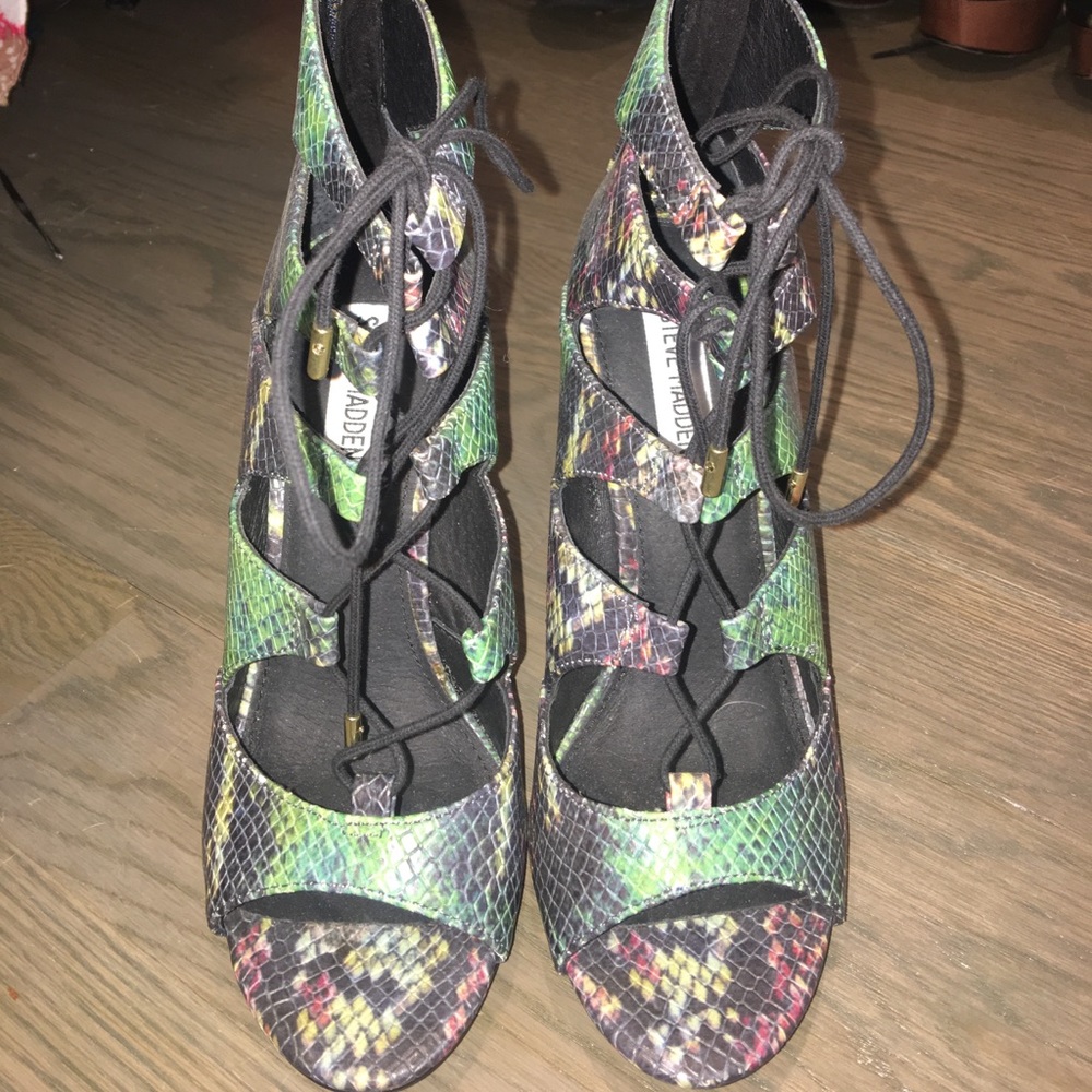 Steve Madden never worn