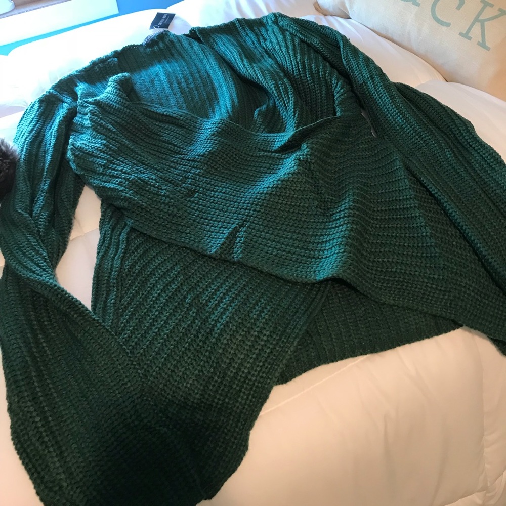 Brand new green sweater 💚