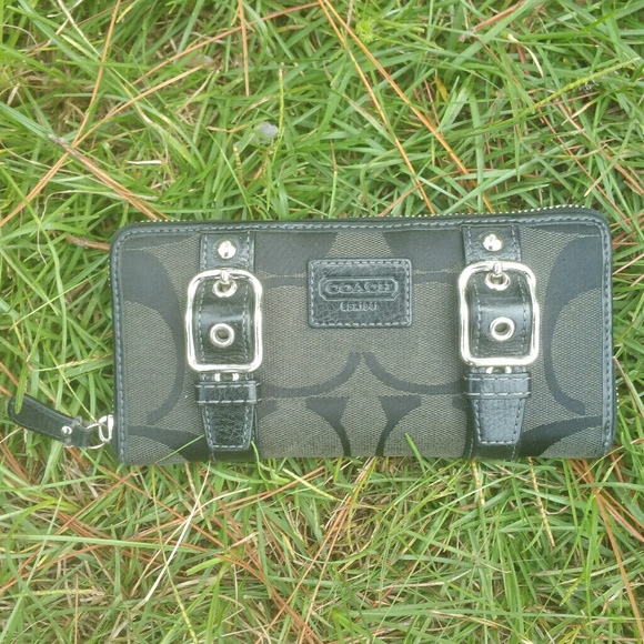 Coach Signature Logo - Picture 1 of 8