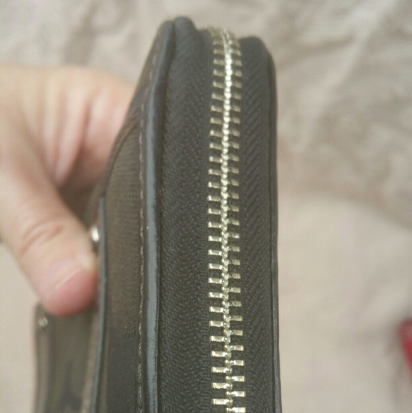 Coach Signature Logo - Picture 5 of 8