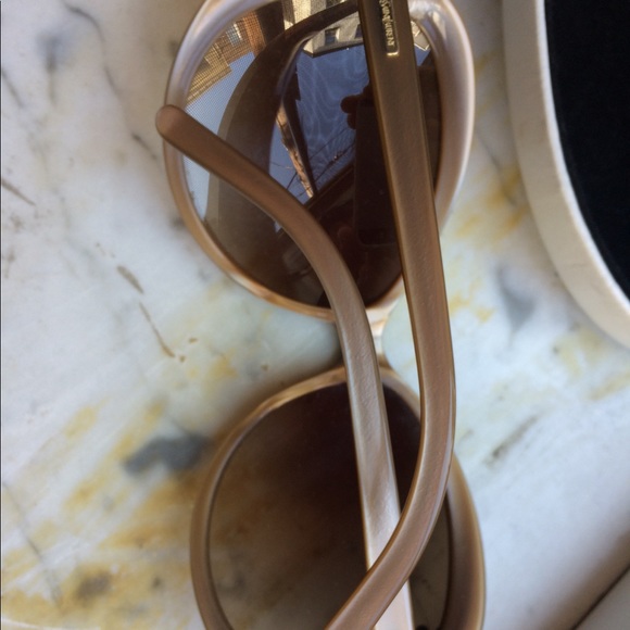 Yves Saint Laurent Sunglasses (Women\'s) main image 4