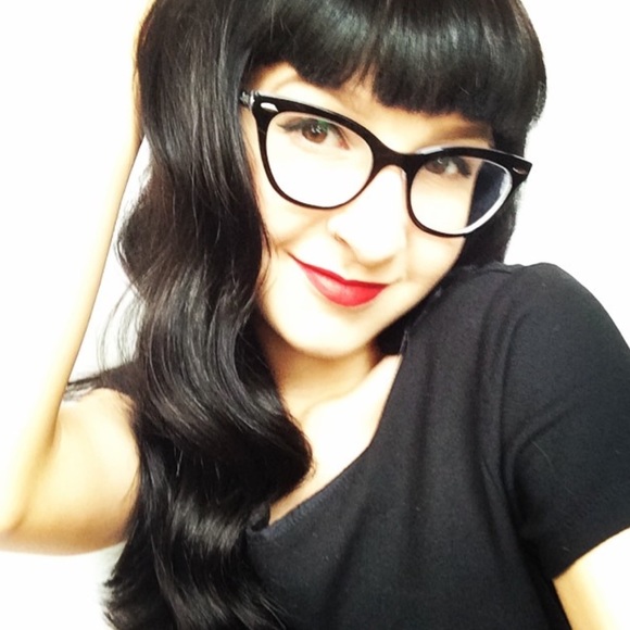 Meet your Posher, Erica - Picture 2 of 3