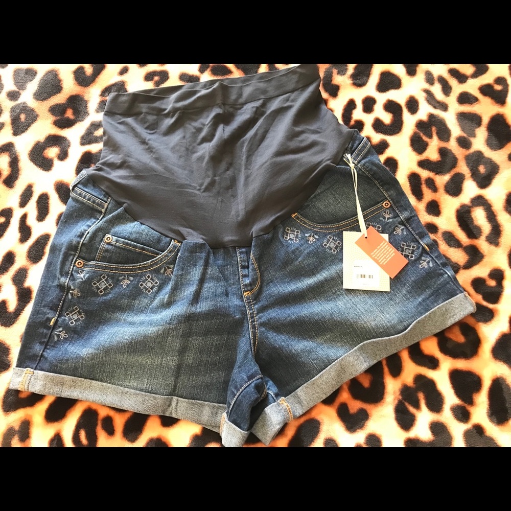 Maternity shorts