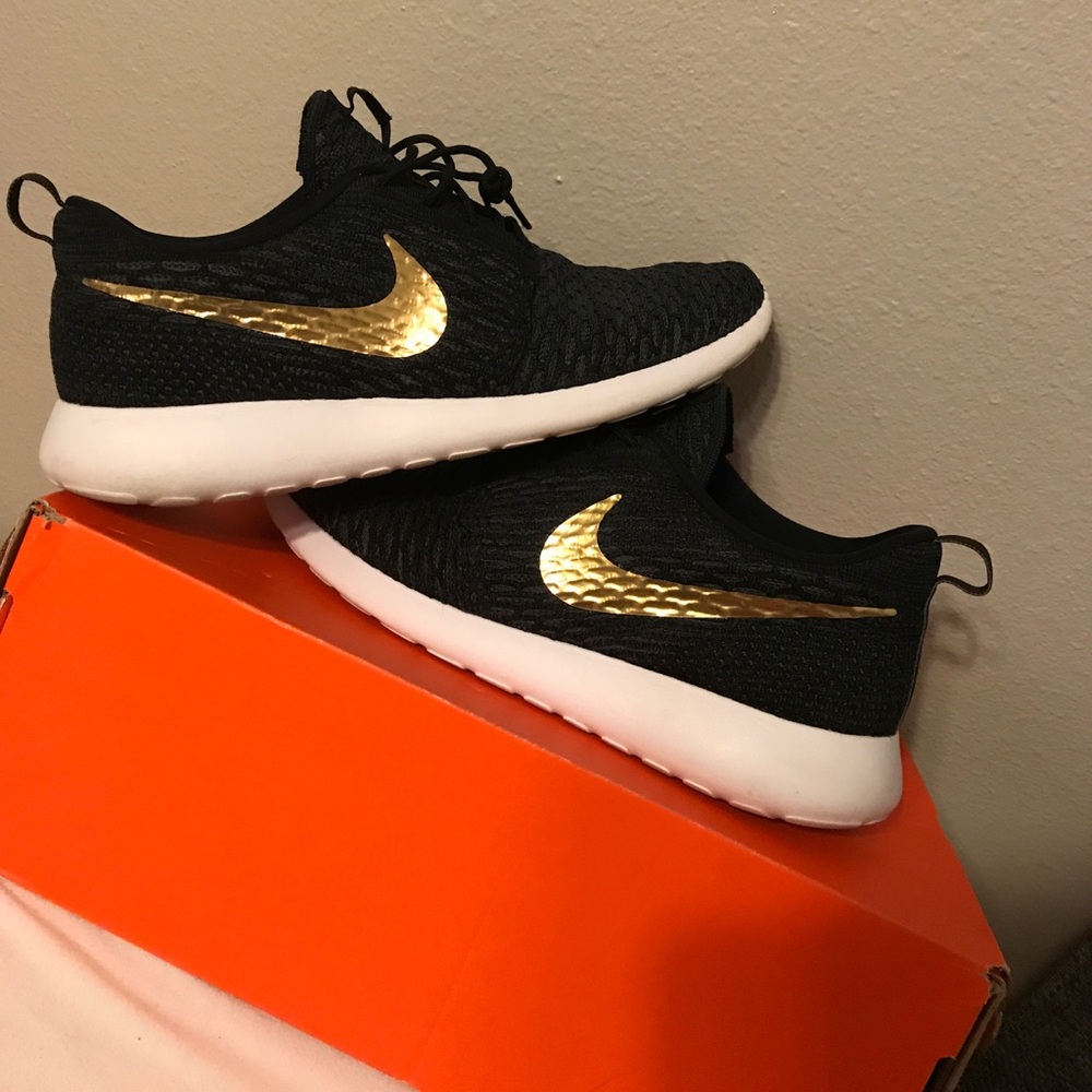 Nike men’s Custom Roshe Run shoes