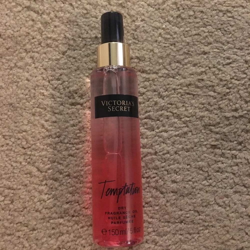Dry fragrance oil