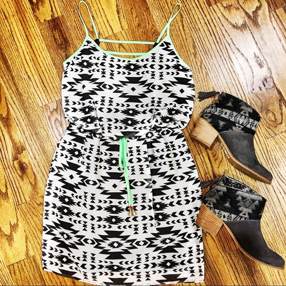 SALE🛎BOUTIQUE BLACK WHITE AZTEC DRESS NEON GREEN