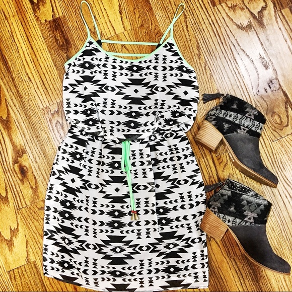 SALE🛎BOUTIQUE BLACK WHITE AZTEC DRESS NEON GREEN - Picture 1 of 5