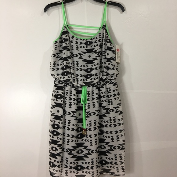 SALE🛎BOUTIQUE BLACK WHITE AZTEC DRESS NEON GREEN - Picture 2 of 5