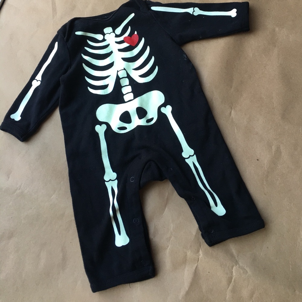 OLD BAVY GLOW DARK ONESIE 0-3M