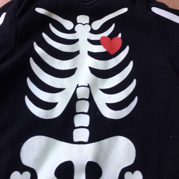 OLD BAVY GLOW DARK ONESIE 0-3M - Picture 2 of 5