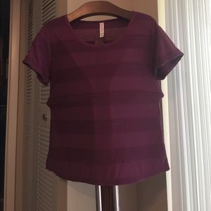 LuLaRue rouched tee. Maroon/purple Size M