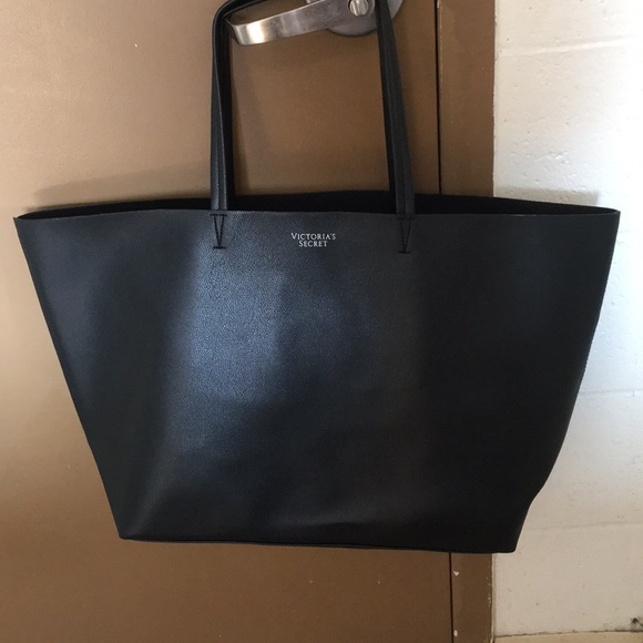 PINK Victoria's Secret Handbags - 👻MONDAY SALE👻VS PINK Faux Leather Black Bag
