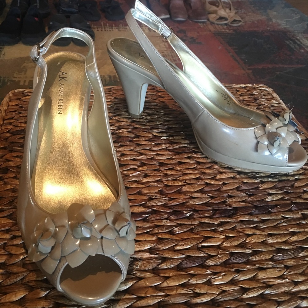 Anne Klein slingbacks