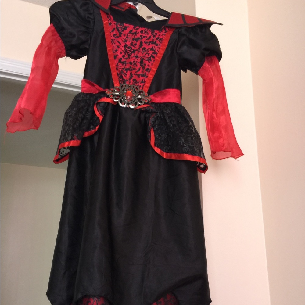 Vampire girl costume