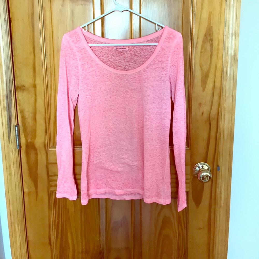 American Eagle pink long sleeve tee.