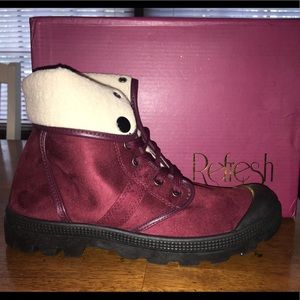 NEW IN BOX Refresh Boots