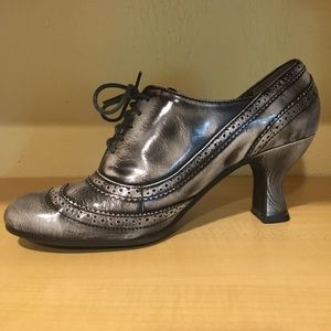 Paten leather oxford