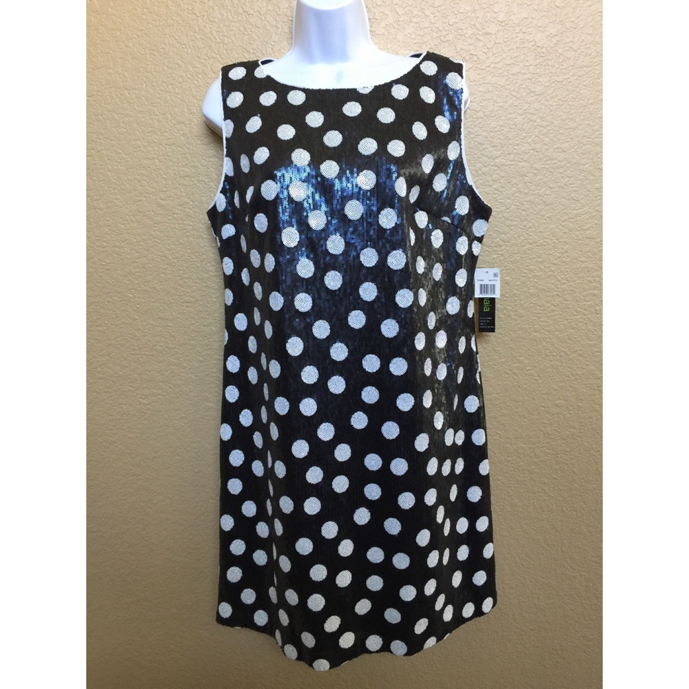 Maia Navy blue with white polkadots  - sequence.