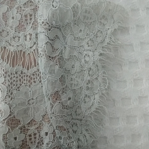 Maeve v-back mint eyelash lace peplum top EUC - Picture 3 of 4