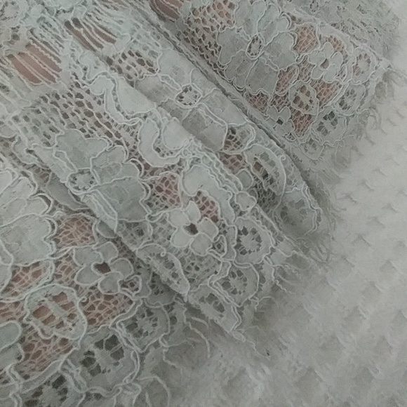 Maeve v-back mint eyelash lace peplum top EUC - Picture 4 of 4