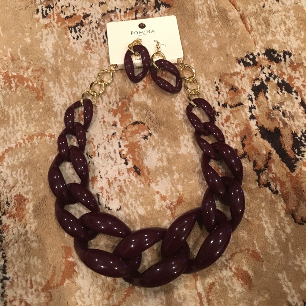 Chain link necklace . Wine color