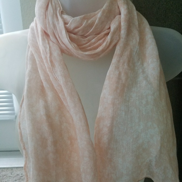 Signature scarf - Picture 1 of 3