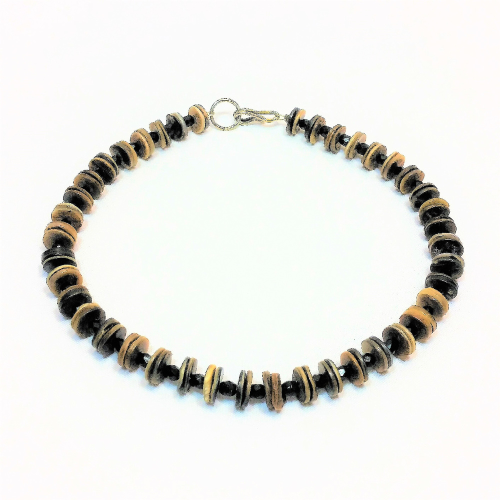 Natural choker w/ rustic charm w/ an easy clasp