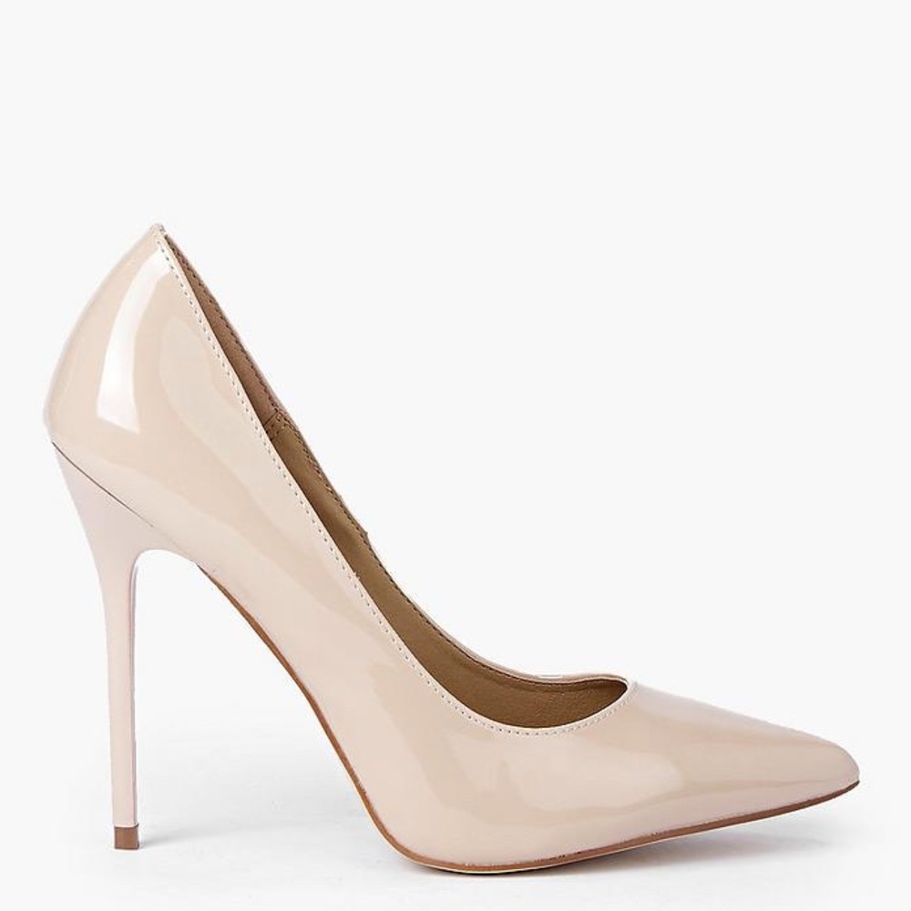 NWOT Pointed Nude Patent Pumps