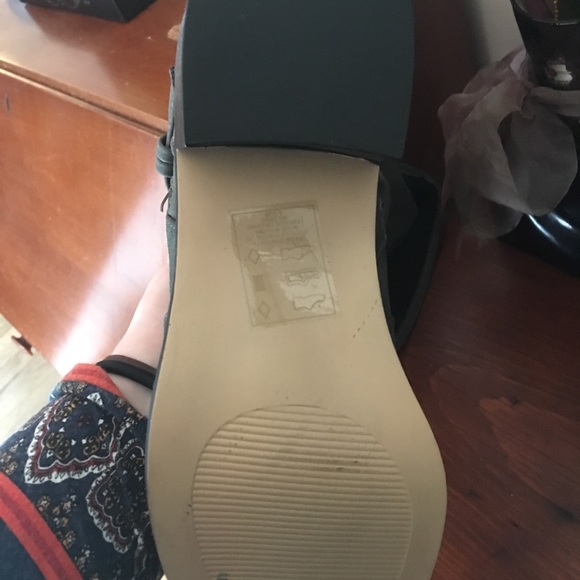 Gray zip up boots - Picture 3 of 3