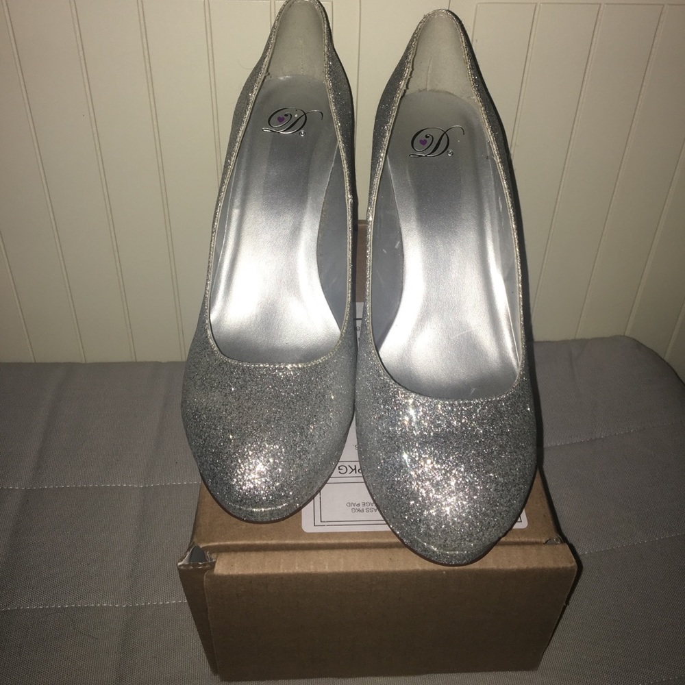 Silver glitter heels✨