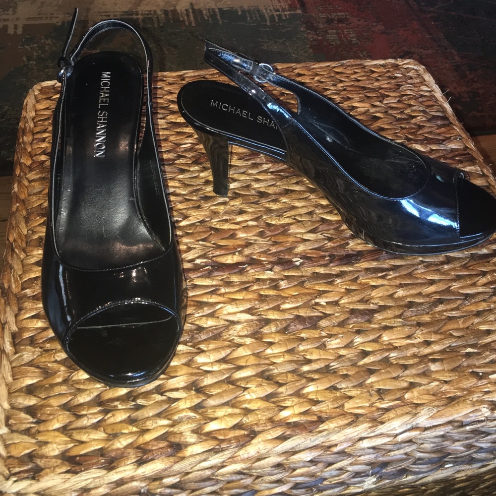 Peep toe slingbacks