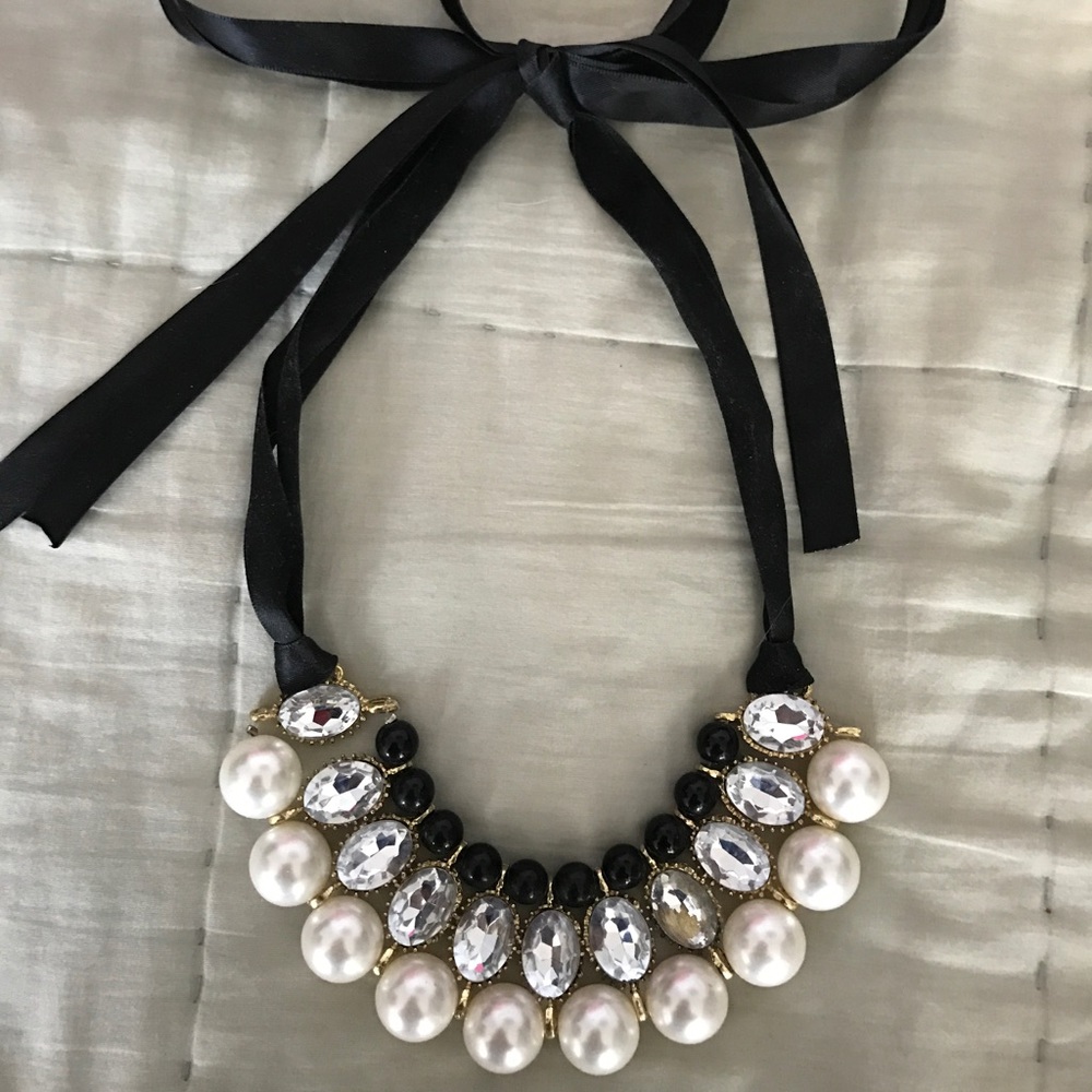 Francesca's Adjustable Pearl Statement Necklace✨