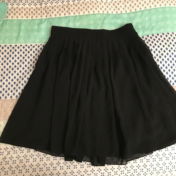 Forever 21 Dresses & Skirts - 🌸5 for $12🌸 Pleated black skirt with tule