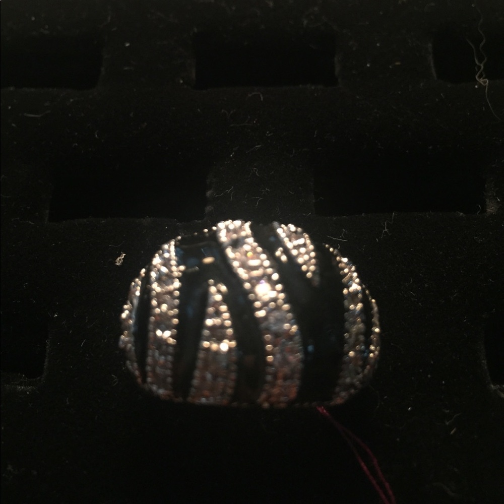 SZ 8 Ring NWT