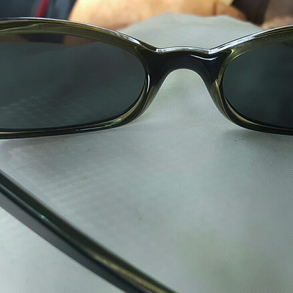 ***SOLD*** Guess Sunglasses