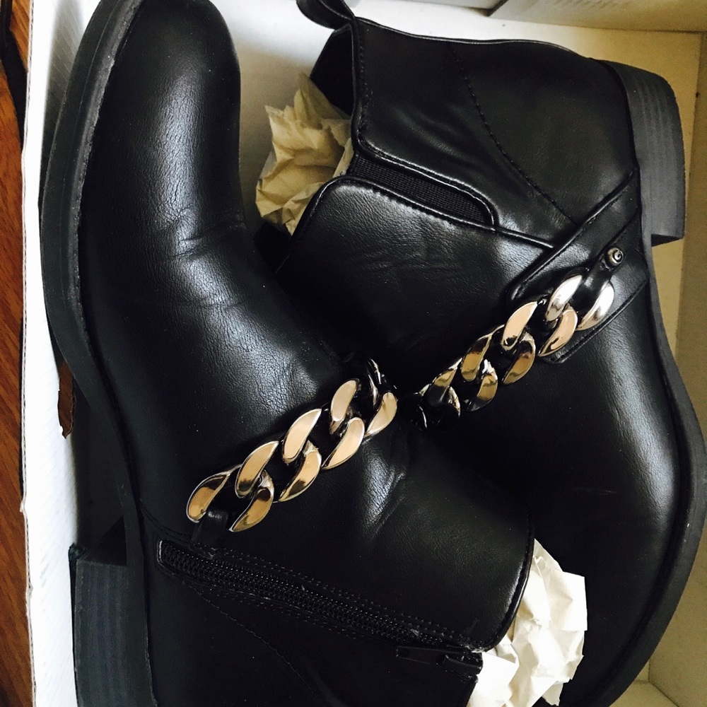 G by Guess Leather ankle boots with chain