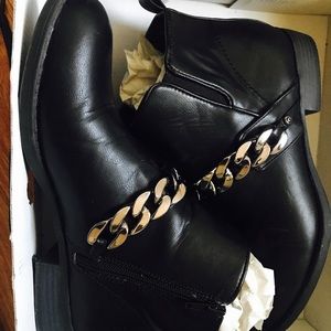 G by Guess Leather ankle boots with chain
