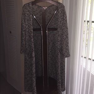LuLaRoe long sweater - gray/black w/ pockets