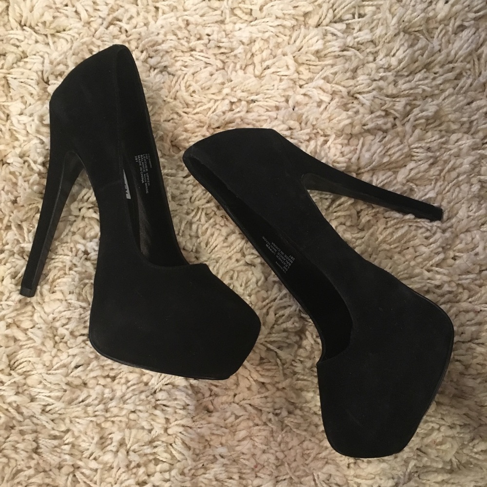 Steve Madden black suede heels