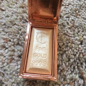 Bar of gold highlighter by Charlotte Tilbury