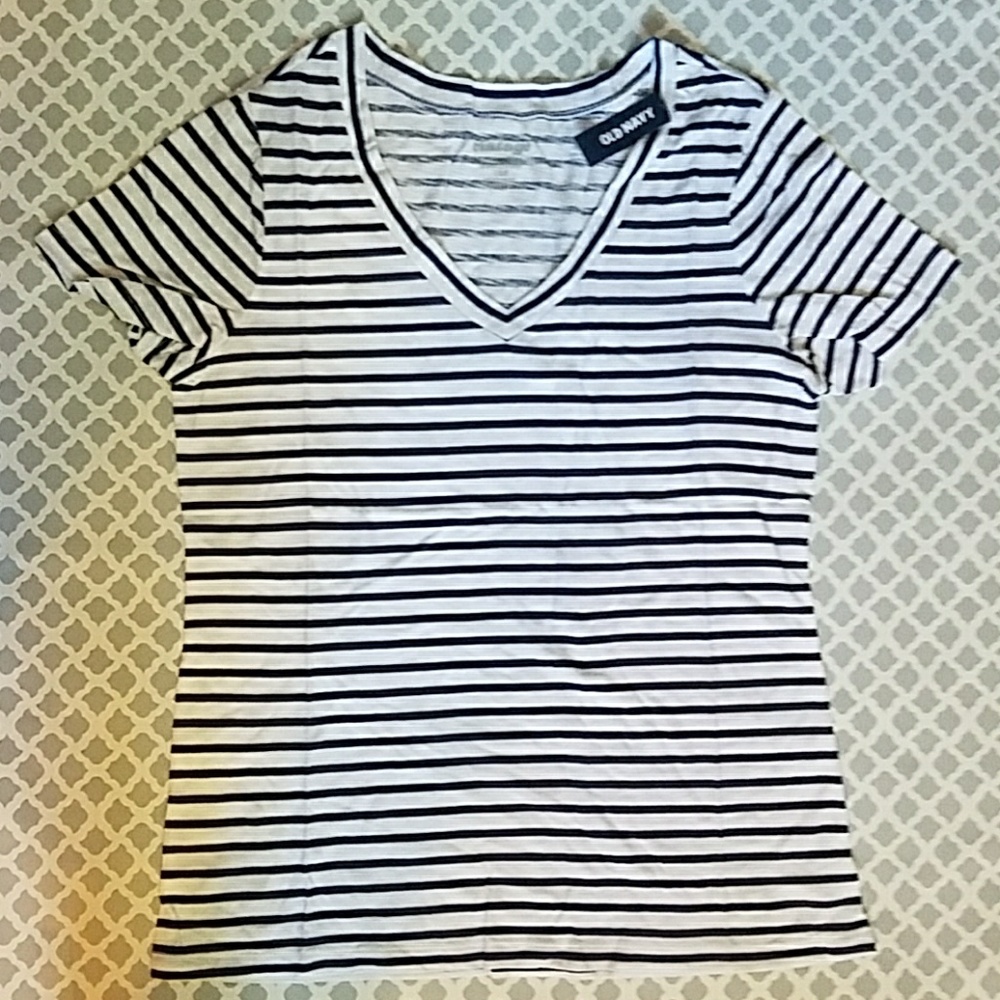 NWT Old Navy vintage v-neck tee