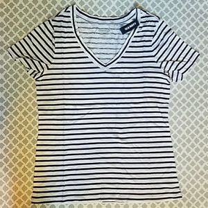 NWT Old Navy vintage v-neck tee