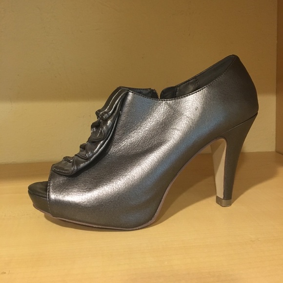 Platform silver heels - Picture 1 of 3